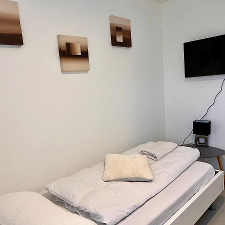 Budget Room Free Parking Праттельн Экстерьер фото