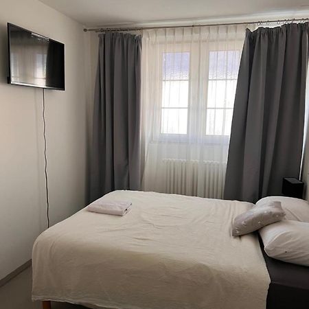 Budget Room Free Parking Праттельн Экстерьер фото